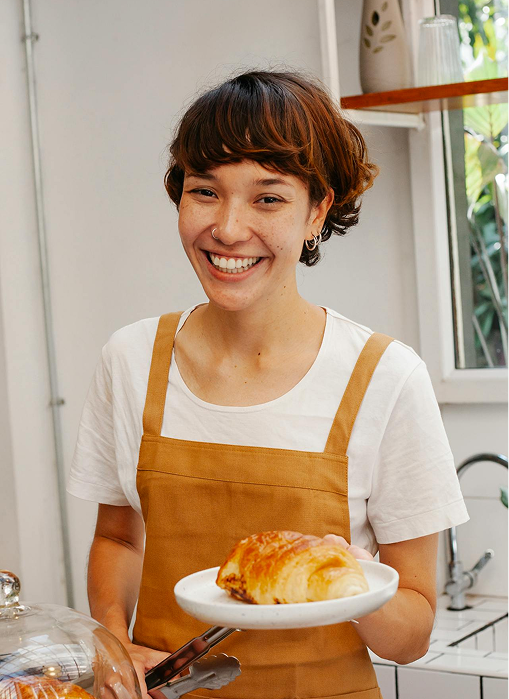 Hey there! I’m Kate — your kitchen sidekick and flavor finder